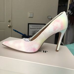 Pastel tie dye pumps